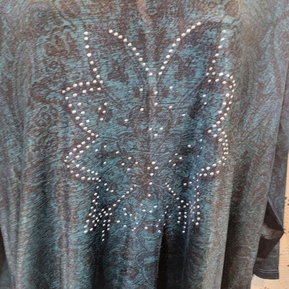 Exclusive one 2XL green and black blouse with embellishments. - Picture 6 of 13